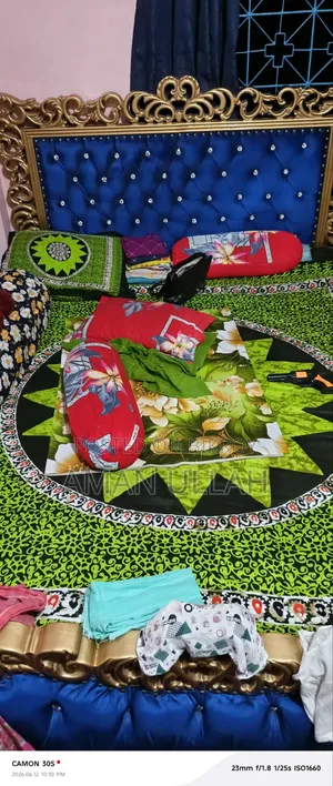 বেড মালয়েশিয়ান উড