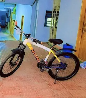 নতুন বাজাজ বক্সার ২০২৬ হলুদ