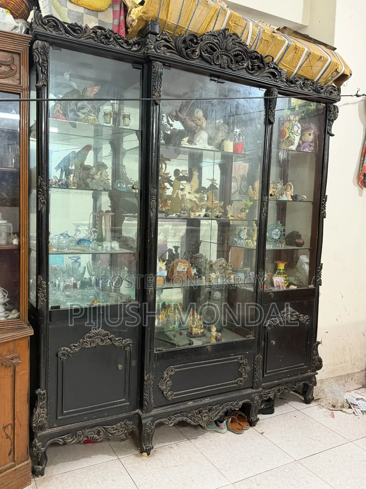 Showcase (Black)