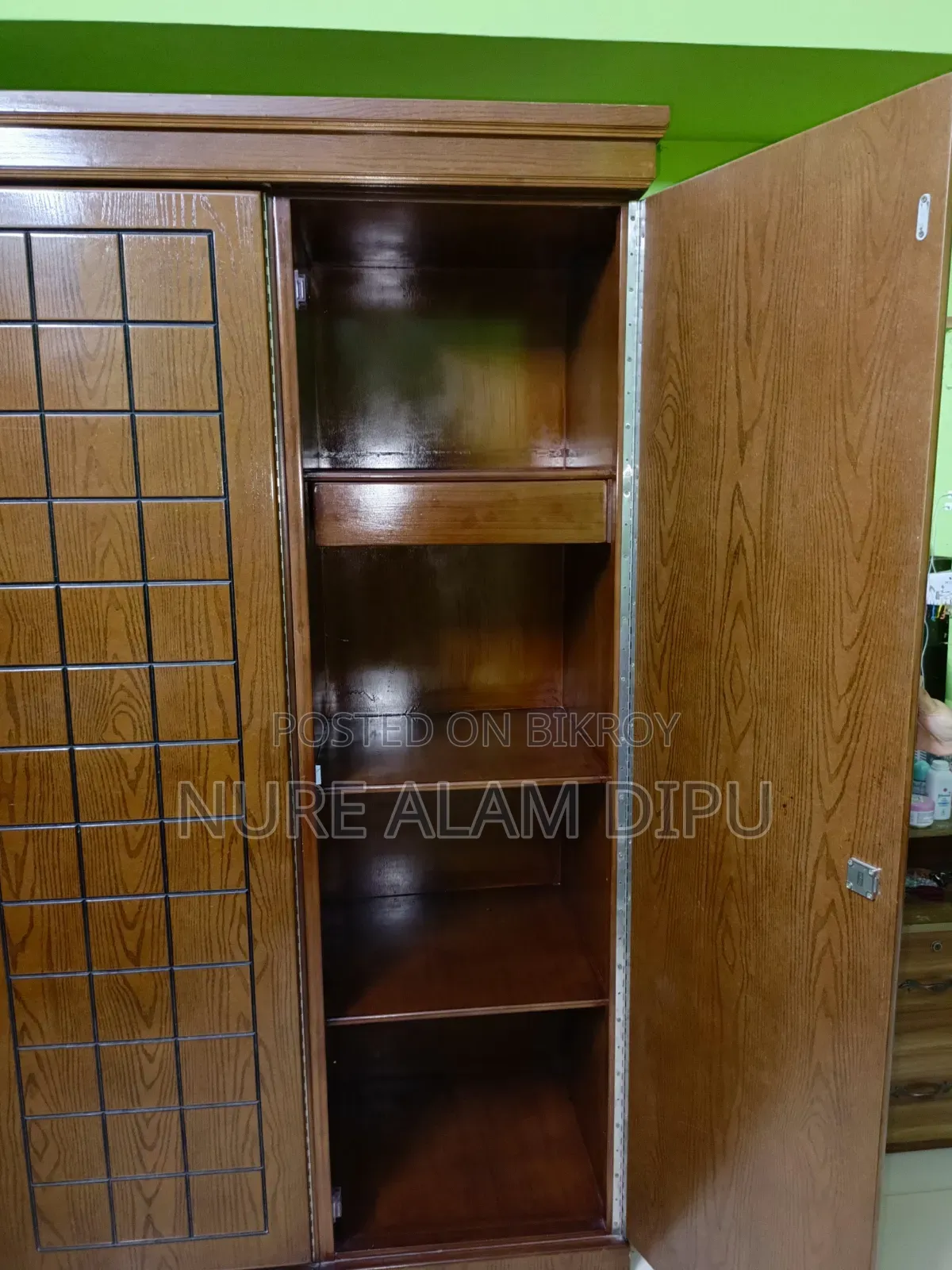 A beautiful and sturdy 3-door wooden almirah will be sold.