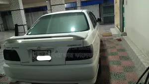টয়োটা করিনা ২০০১ পার্ল