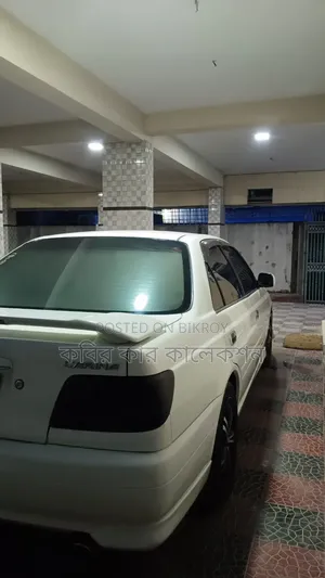 টয়োটা করিনা ২০০১ পার্ল