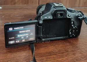 Urgent Canon EOS 600D DSLR Camera + 55-250mm Lens