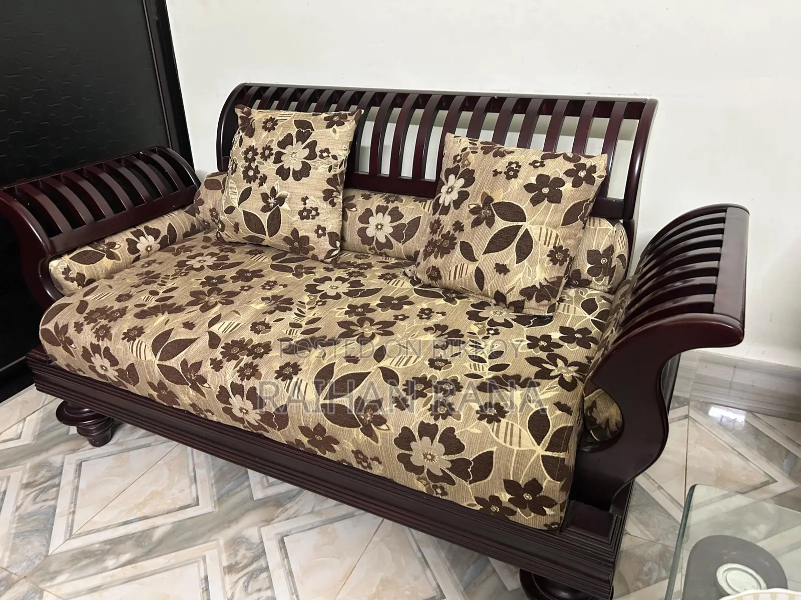 Gorgeous Sofa Set With a Tea Table
