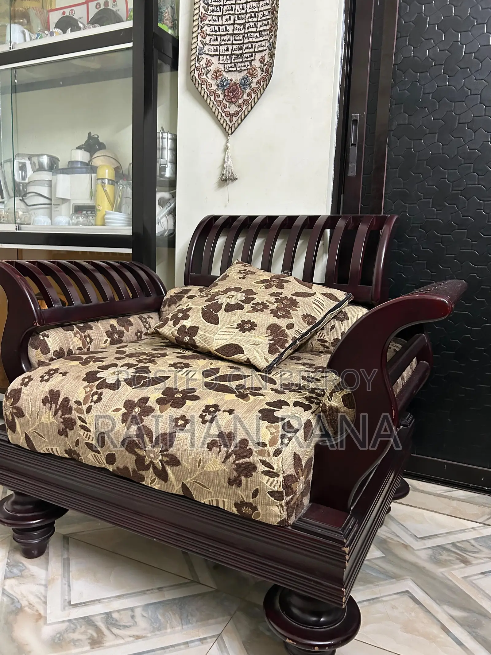 Gorgeous Sofa Set With a Tea Table