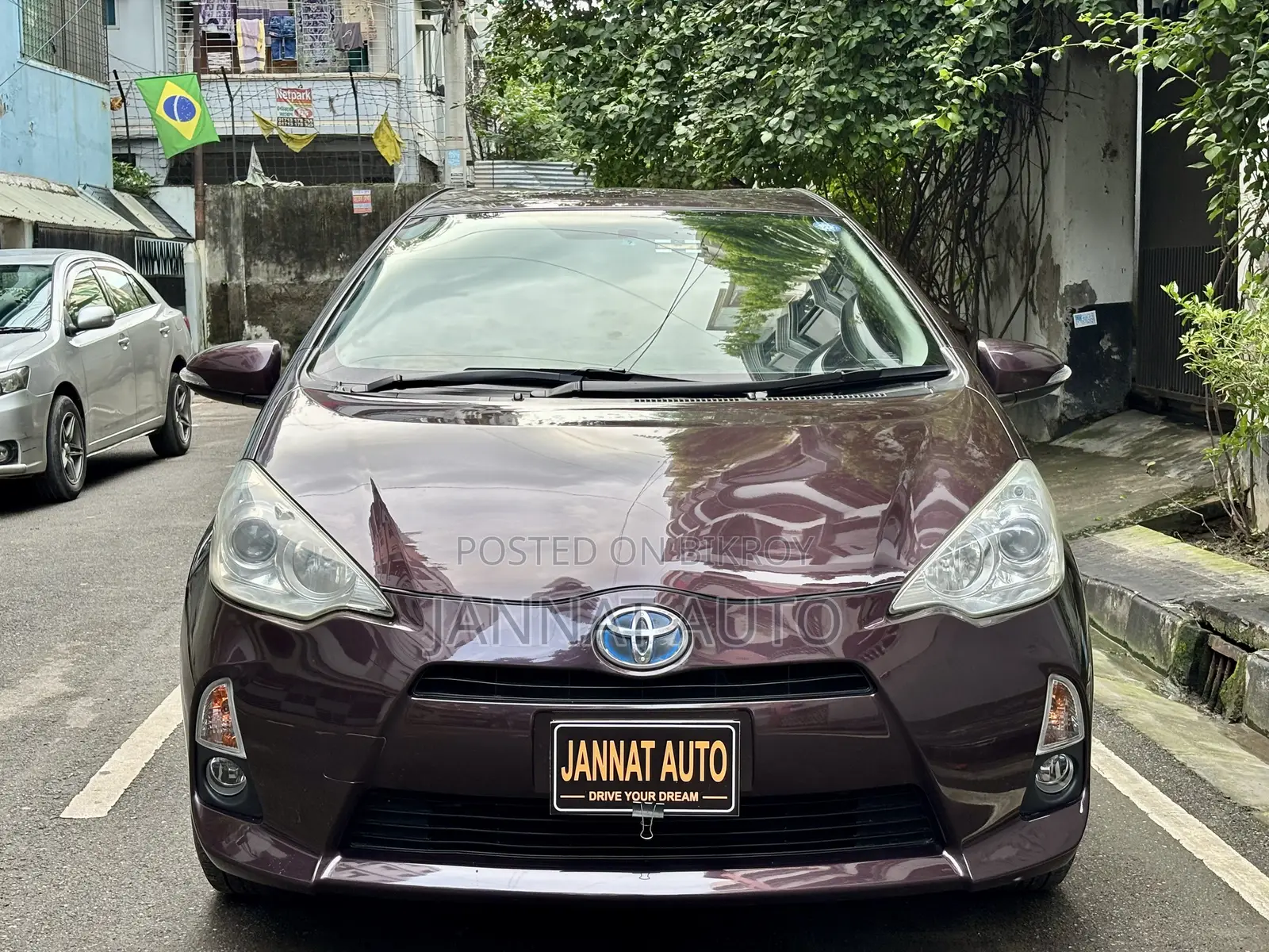 Toyota Aqua 2013 Maroon