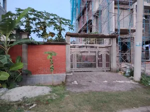 দক্ষিণ মুখি ৫ কাটা লেকের পাশে ২২ নং সেক্টরে