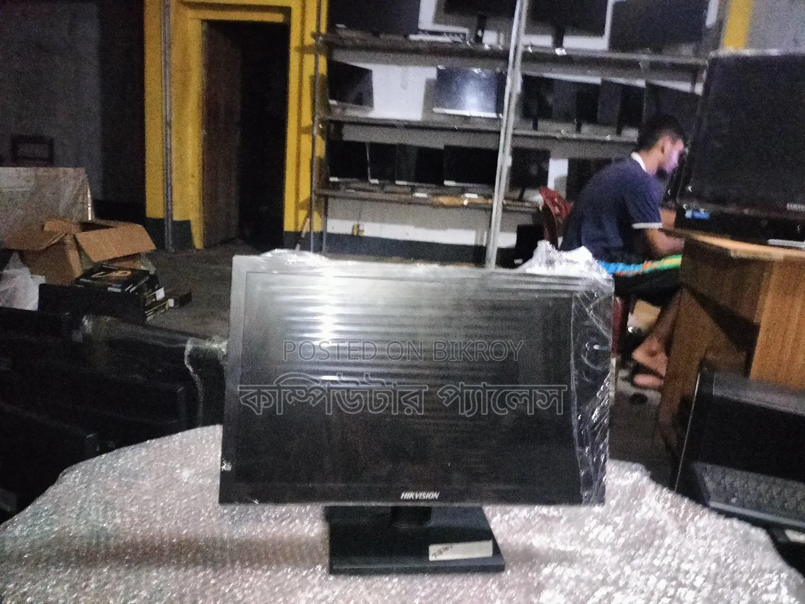১৯ ইঞ্চি হিকভিশন এইচডিমাই+ভিজিএ পোর্ট মনিটর