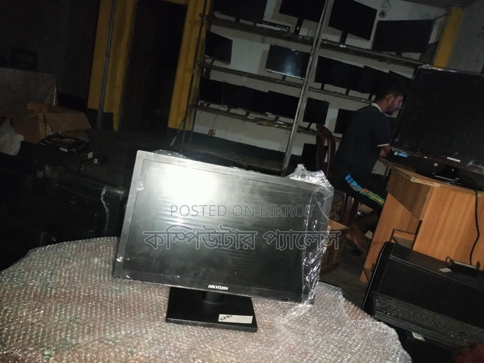 ১৯ ইঞ্চি হিকভিশন এইচডিমাই+ভিজিএ পোর্ট মনিটর
