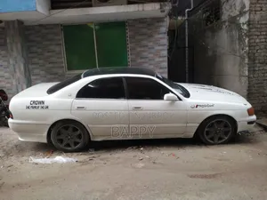 টয়োটা ক্রাউন ১৯৯৩ পার্ল
