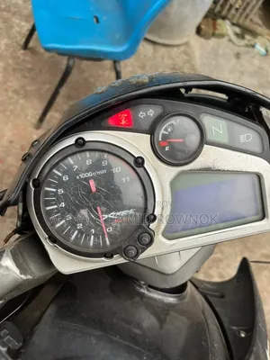 হিরো এক্সট্রিম ১২৫আর ২০১৬ কালো