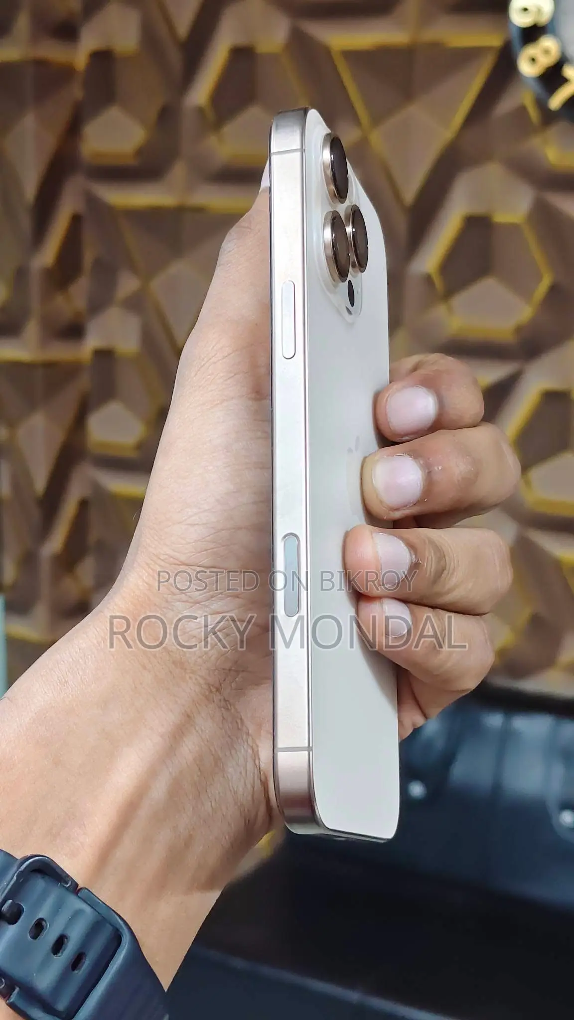অ্যাপল আইফোন ১৬ প্রো ম্যাক্স ২৫৬ জিবি হোয়াইট
