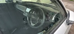 টয়োটা এক্সিও ২০২১ সাদা