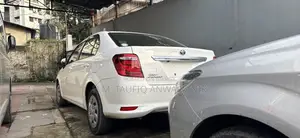 টয়োটা এক্সিও ২০২১ সাদা