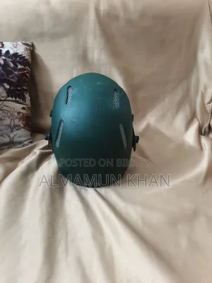 ক্রিকেট হেলমেট