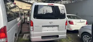 Toyota HiAce 2021 Silver