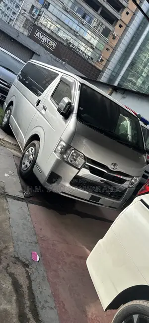 Toyota HiAce 2021 Silver