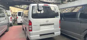 টয়োটা হাইএচ ২০২১ সিলভার