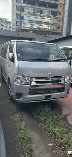 টয়োটা হাইএচ ২০২১ সিলভার
