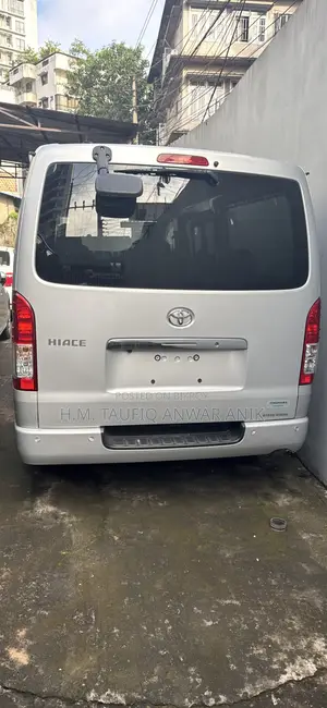 টয়োটা হাইএস ২০২১ সিলভার