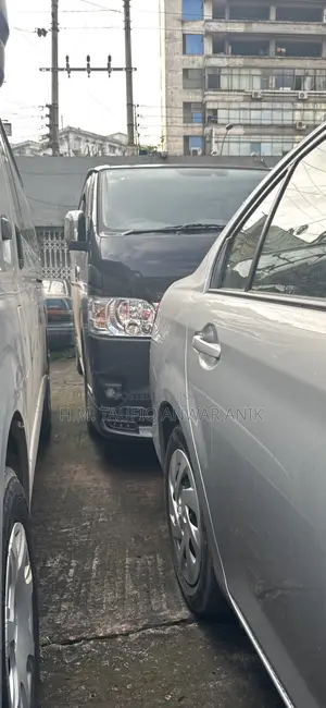 Toyota HiAce 2021 Black