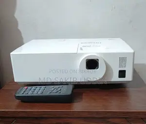 Hitachi CP-DX301 3000 Lumens XGA Digital Video Projector