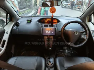 Toyota Vitz 2008 Silver