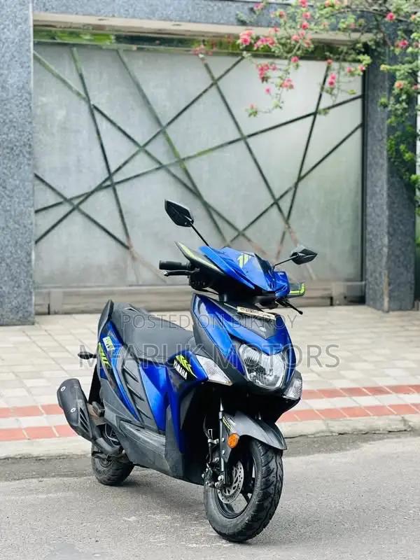 ইয়ামাহা ২০২২ নীল