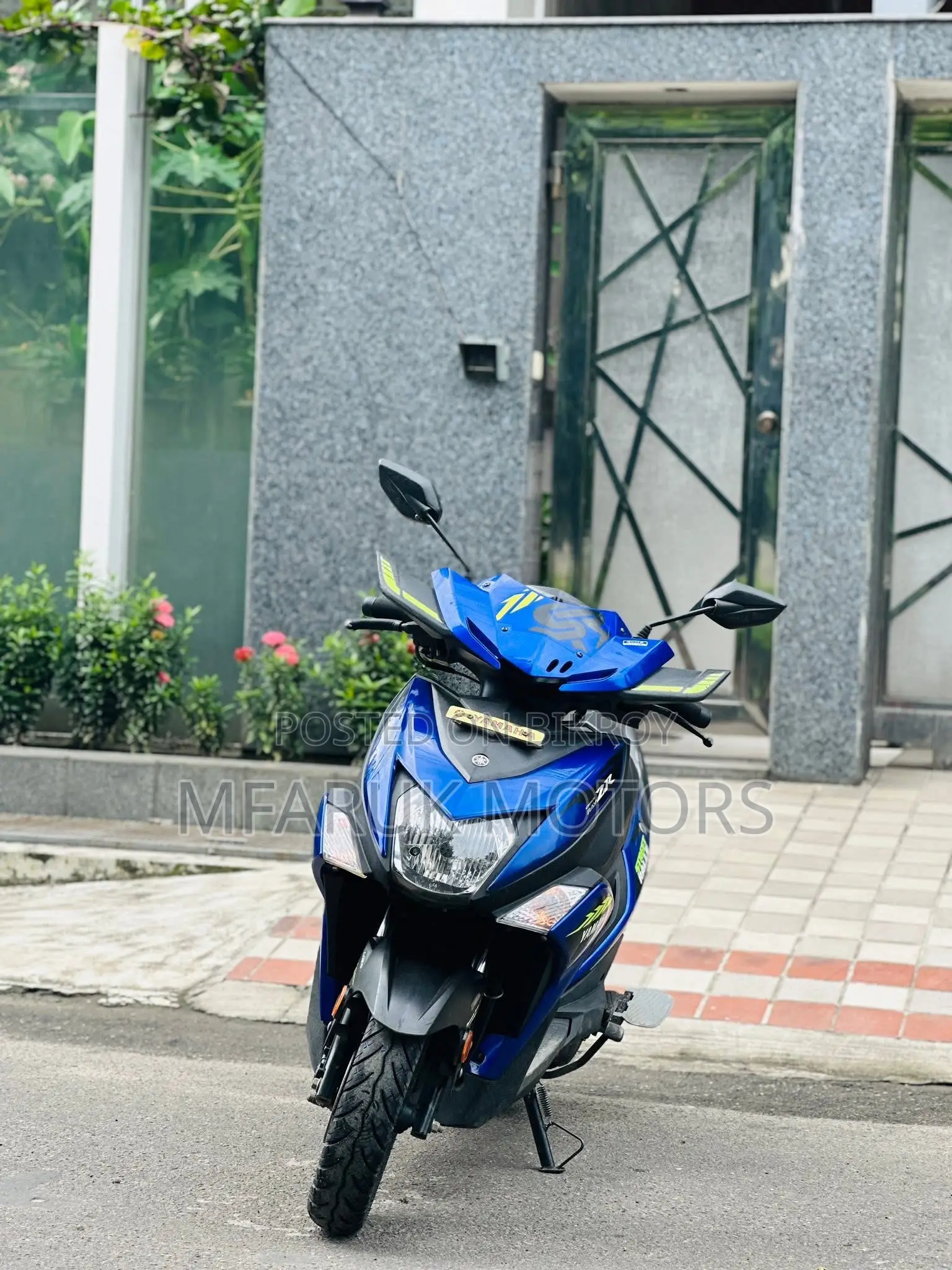 ইয়ামাহা ২০২২ নীল