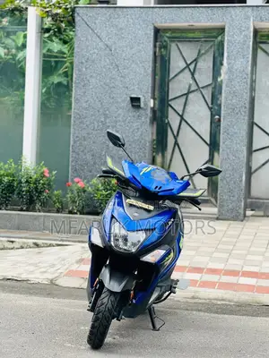 ইয়ামাহা ২০২২ নীল