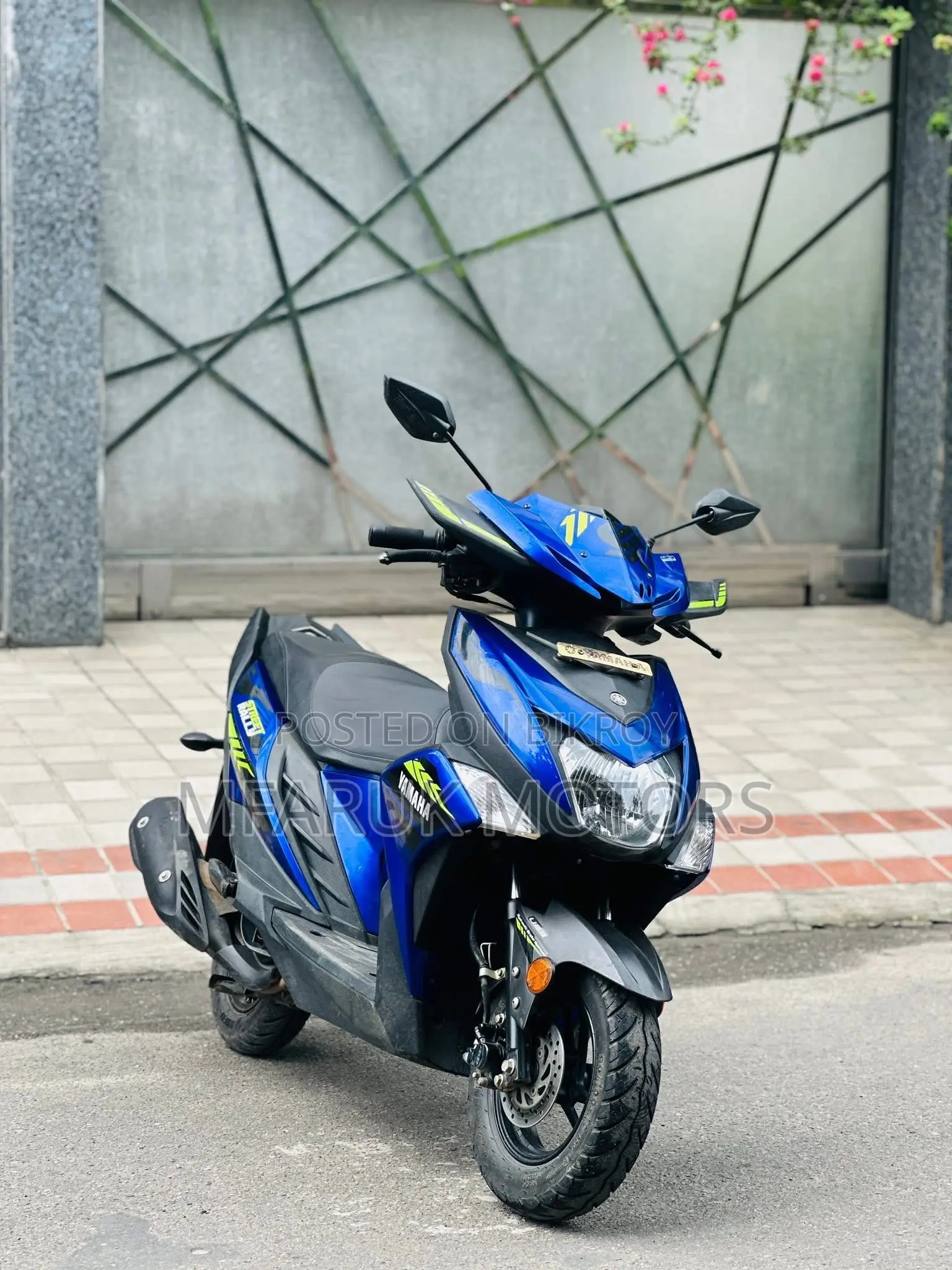 ইয়ামাহা ২০২২ নীল
