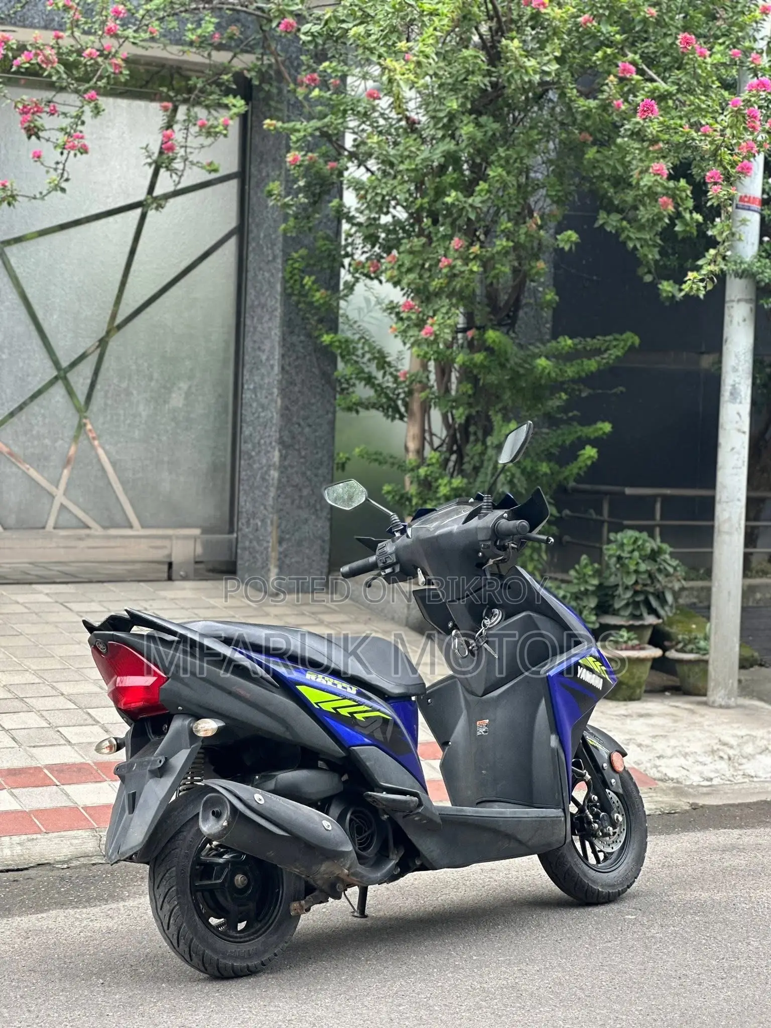 ইয়ামাহা ২০২২ নীল