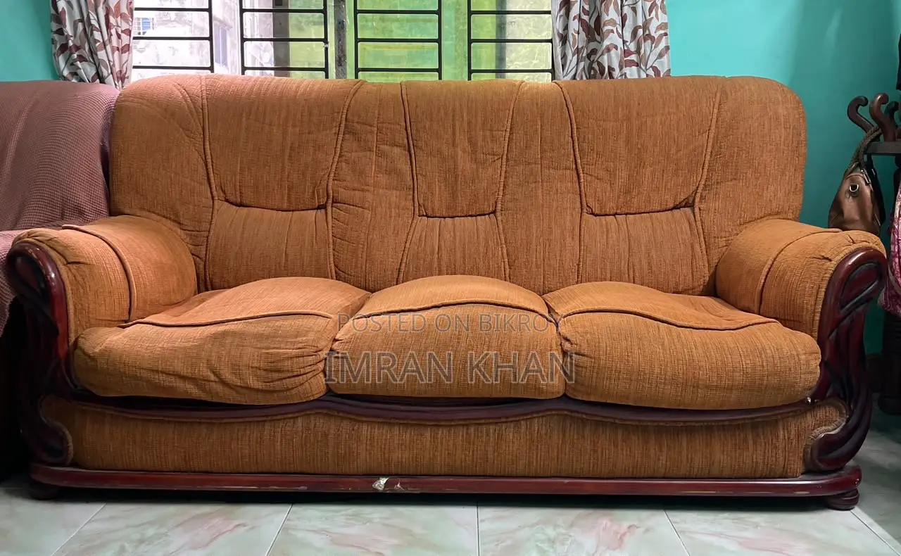 Old Sofa Set