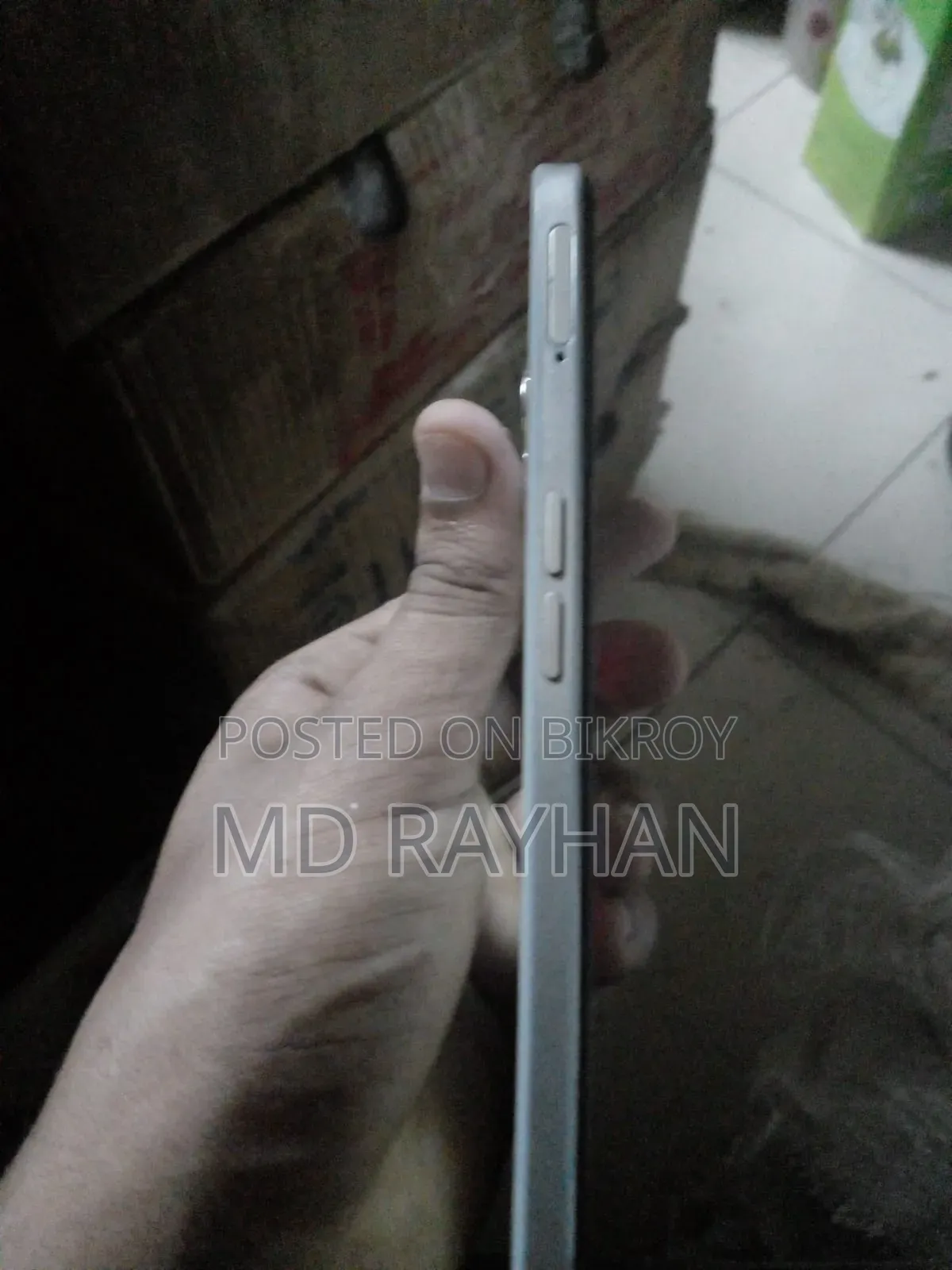 Realme V30 128 GB Bronze