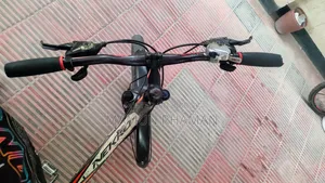 এই বাইসাইকেলটি বিক্রির জন্য সাইকেলটি নতুনের মতোই