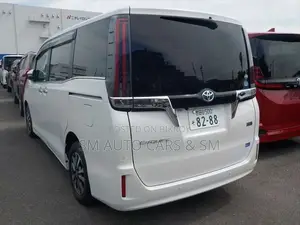 টয়োটা এস্কোয়ার ২০২১ পার্ল