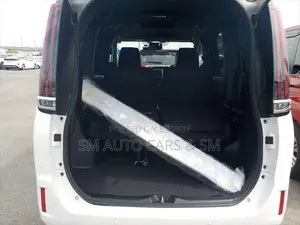 টয়োটা এস্কোয়ার ২০২১ পার্ল