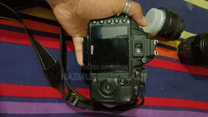 DSLR Camera With 2 Lenses