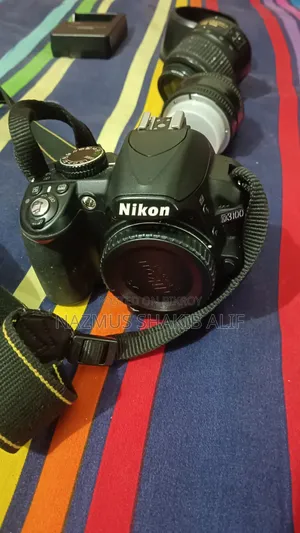 DSLR Camera With 2 Lenses
