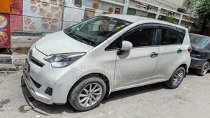 Toyota Ractis 1.5 Front-Wheel Drive 2011 Pearl
