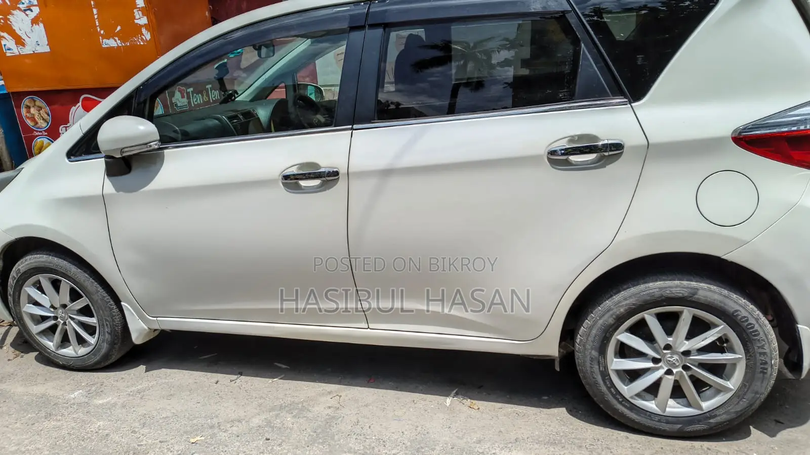 Toyota Ractis 1.5 Front-Wheel Drive 2011 Pearl