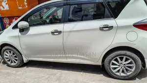 Toyota Ractis 1.5 Front-Wheel Drive 2011 Pearl