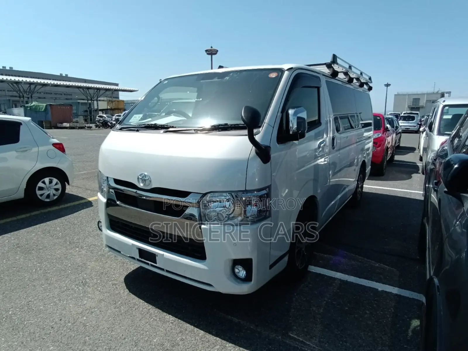 Toyota HiAce 2021 White