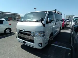 Toyota HiAce 2021 White