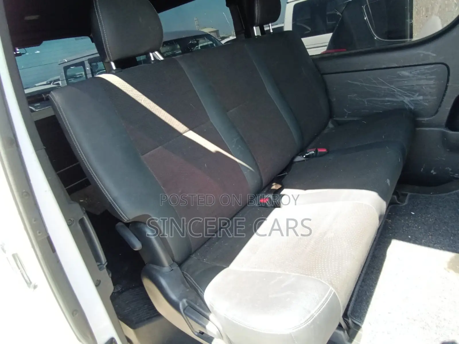 Toyota HiAce 2021 White