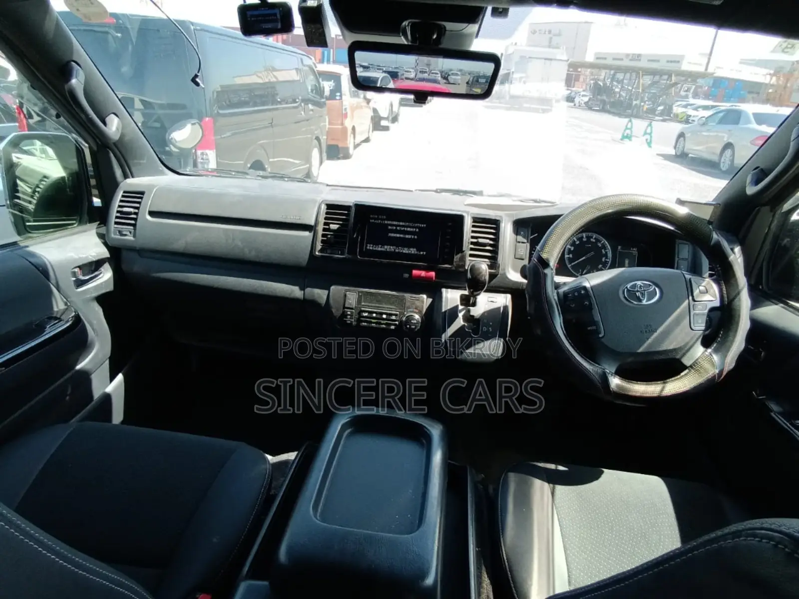 Toyota HiAce 2021 White