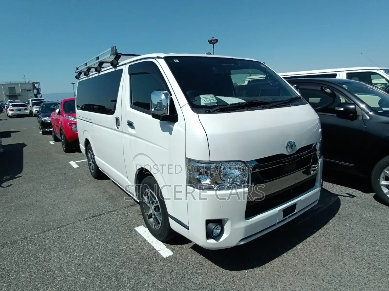 Toyota HiAce 2021 White