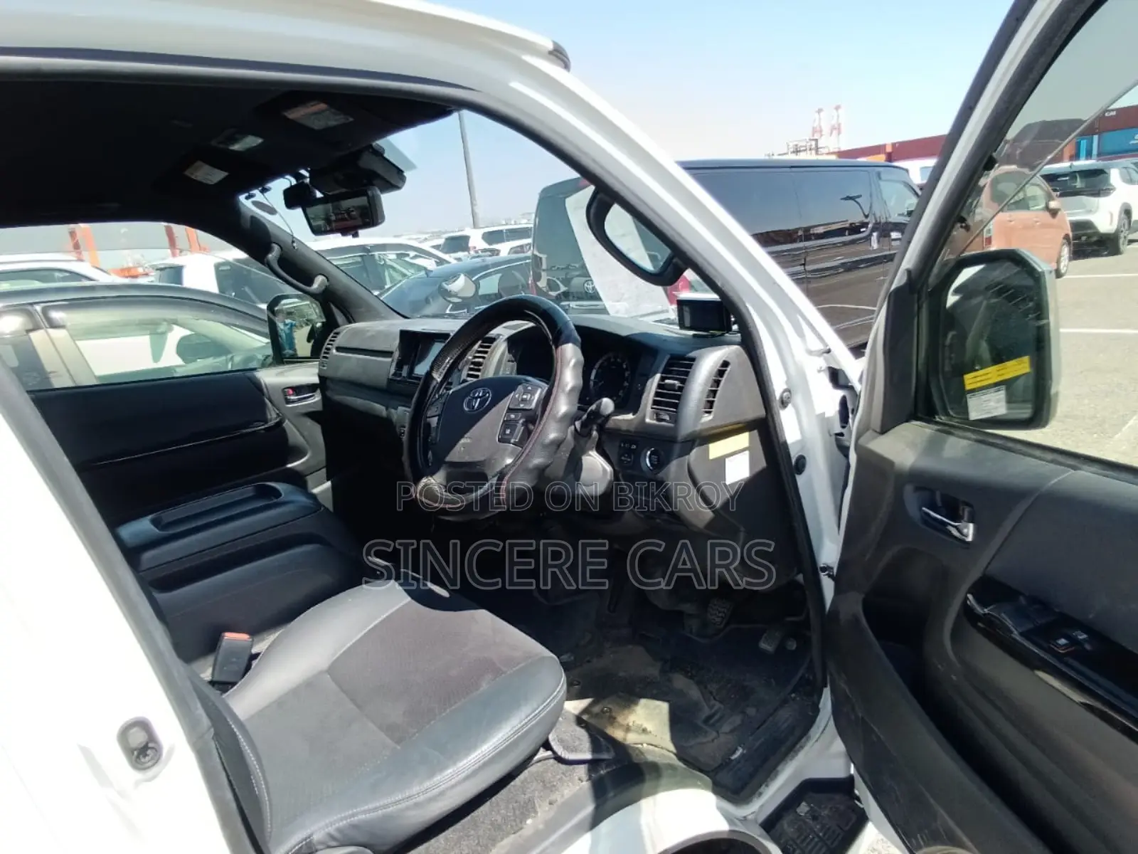 Toyota HiAce 2021 White
