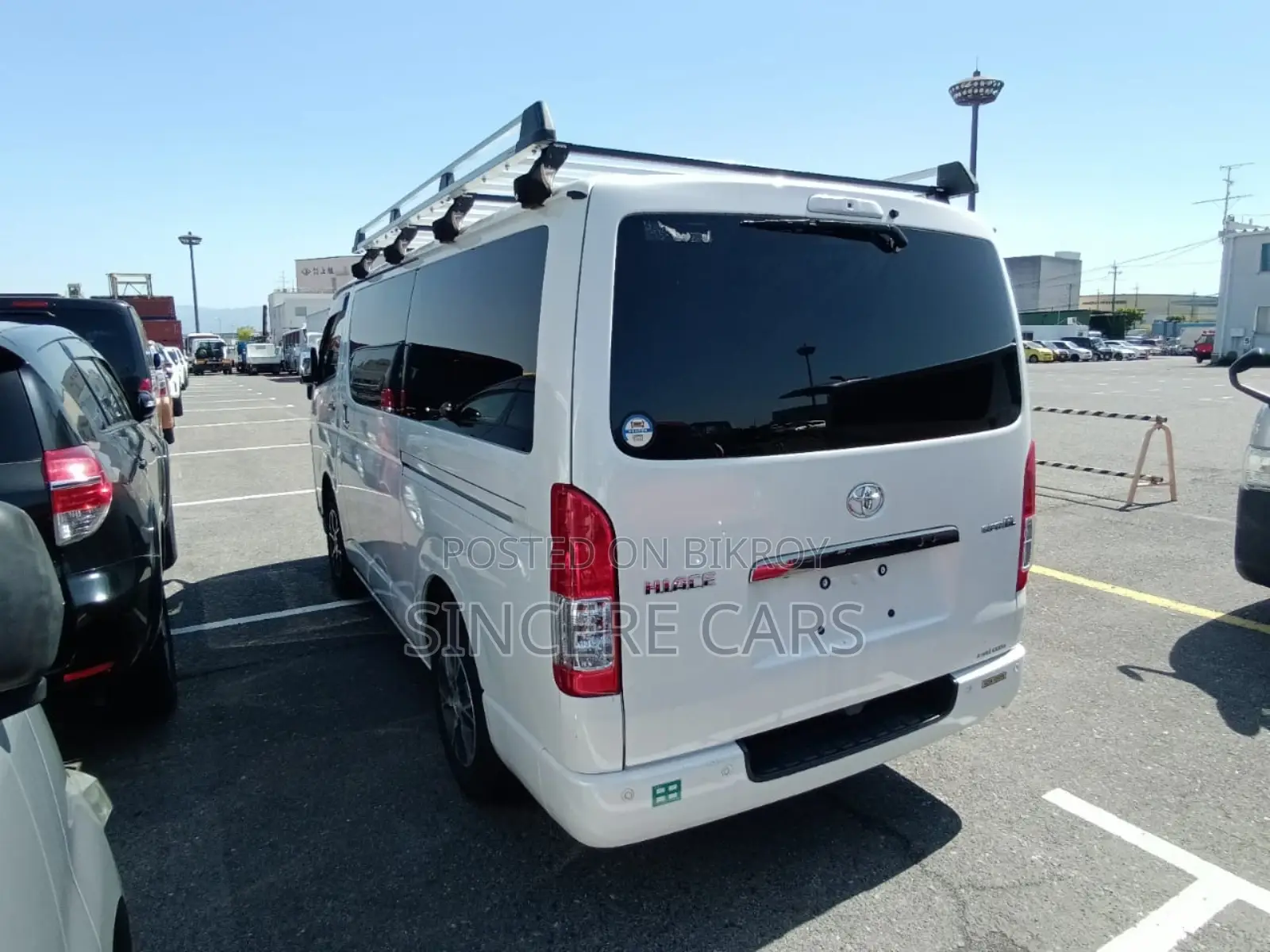 Toyota HiAce 2021 White