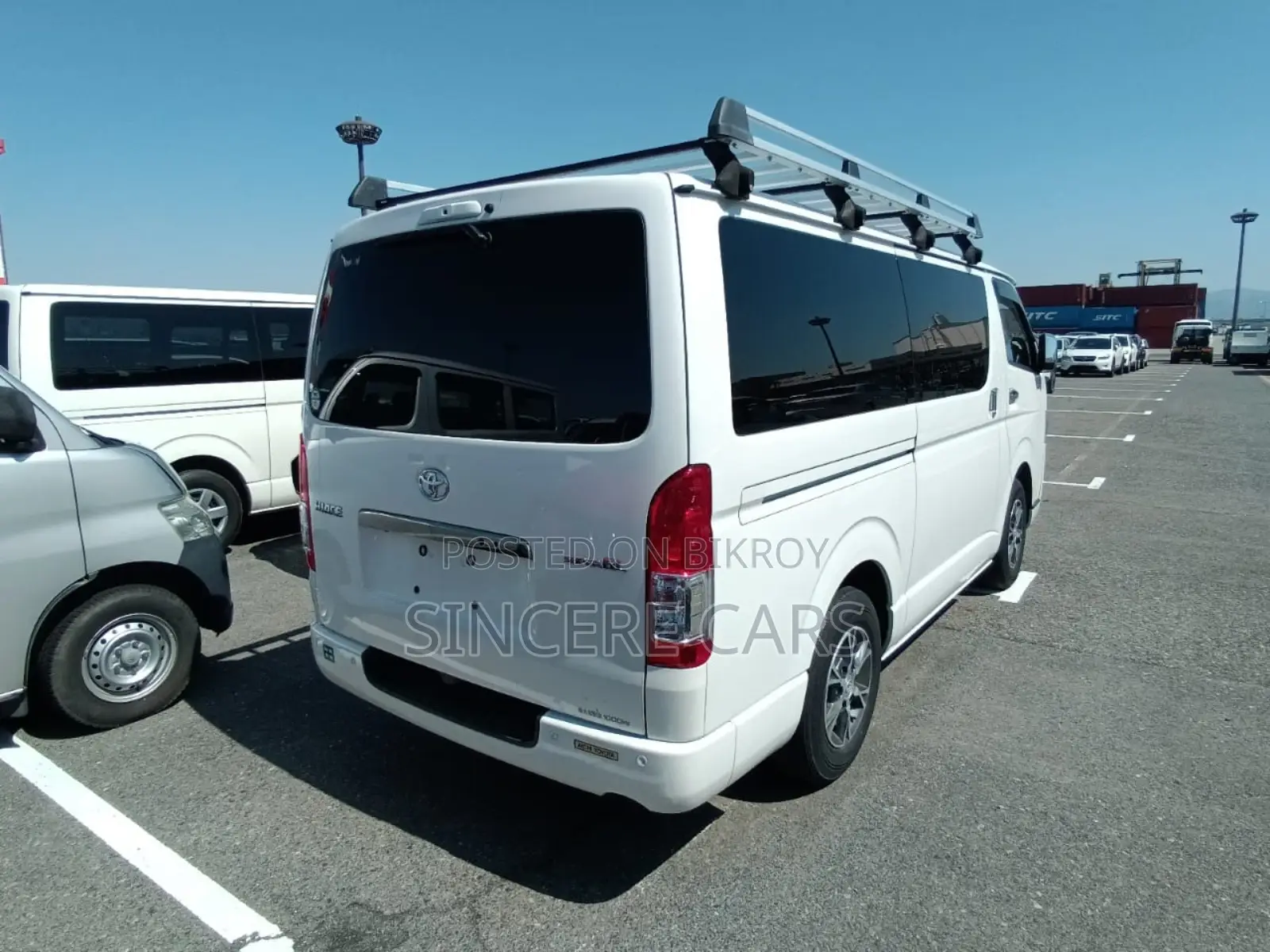 Toyota HiAce 2021 White